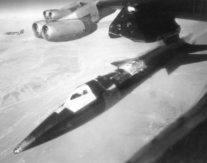 North American  X-15_launched_bw.jpg (369 KB)